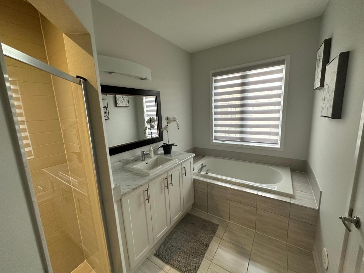 Modern Townhouse, Vaughan, Ontario, Canada Eksteriør bilde