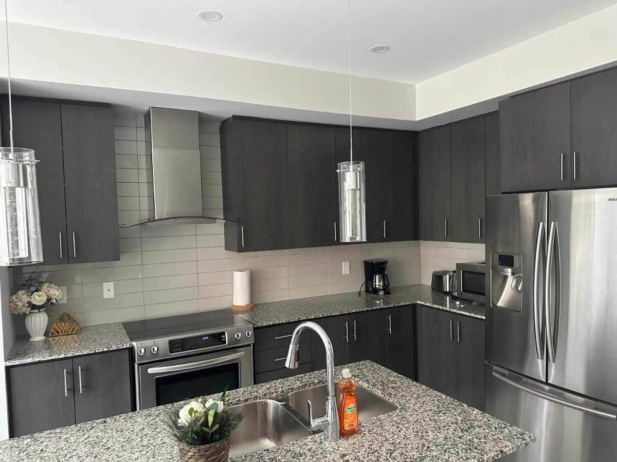 Modern Townhouse, Vaughan, Ontario, Canada Eksteriør bilde